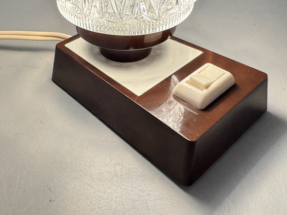 Image 1 of Vintage tafellamp met glazen kap (jaren ’70 stijl)