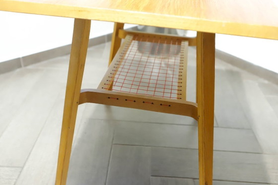Image 1 of Mesa retro estilo Bruselas con estante tejido rojo – Dřevopodnik Holešov