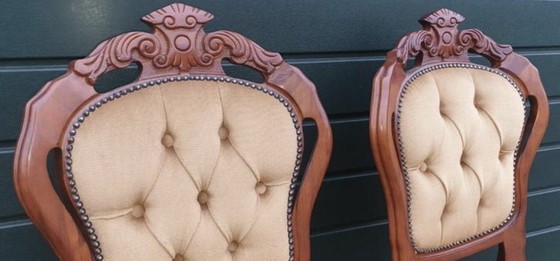 Image 1 of 4 Chesterfield-Esszimmerstühle im Barockstil