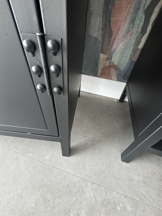 Image 1 of 2 buffets industriels noirs (1,77 x 59,5 l x 49,5) 250 € pour 2 meubles !