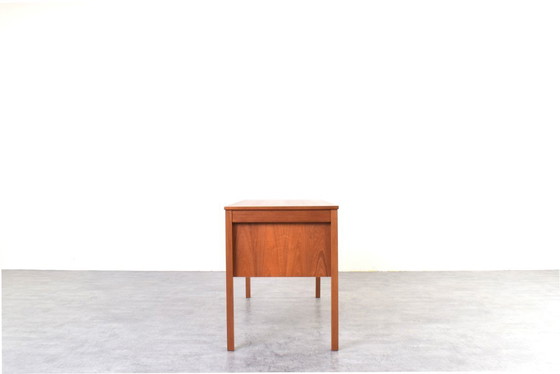Image 1 of Deens teakhouten bureau uit het midden van de 20e eeuw van Domino Møbler, jaren 60.
