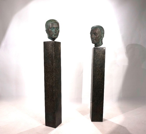 Image 1 of Set di due busti in bronzo su stele di granito di un allievo di Georg Kolbe, 1925