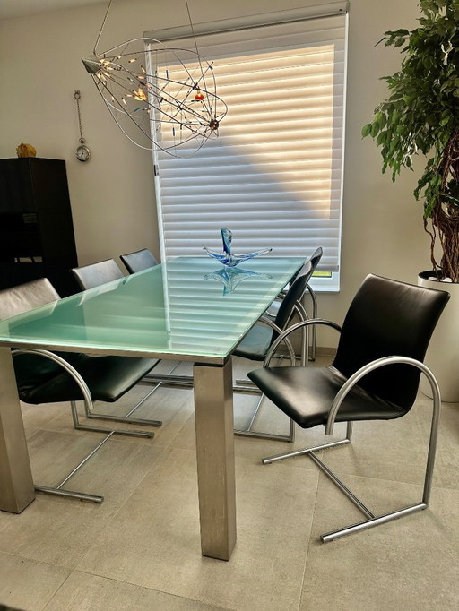 6 chaises circulaires metaform et table en acier inoxydable avec plateau en verre