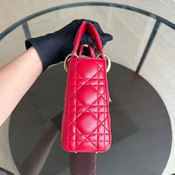 Image 1 of DIOR LADY MINI - PELLE DI AGNELLO CANNAGE ROSSO, DETTAGLI ORO, CINTURINO REGOLABILE