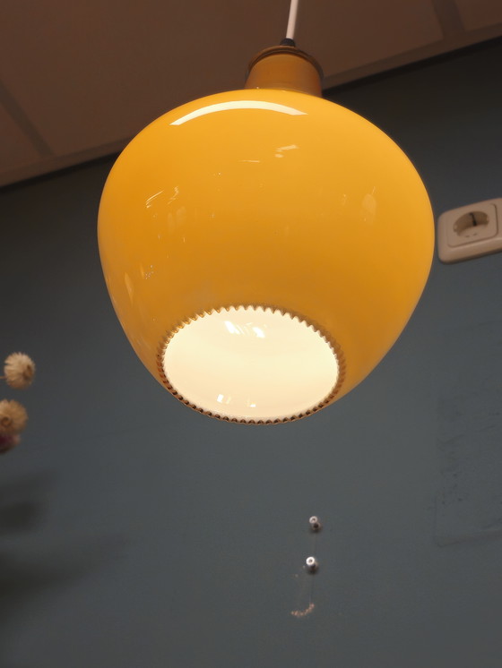 Image 1 of Suspension vintage en verre jaune ambré