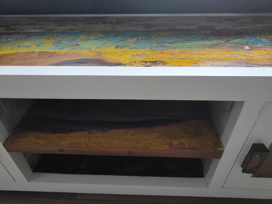 Image 1 of Televisiekast/dressoir met hout van oude Indonesische vissersbootjes