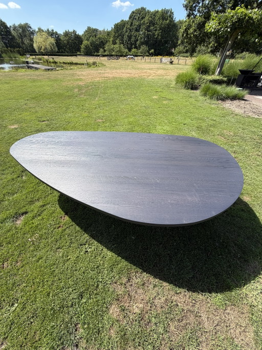 Teardrop-shaped table