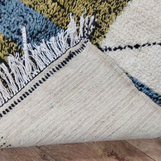 Image 1 of Tapis en laine fait main – Style moderne vert olive et bleu (150 × 113 cm)