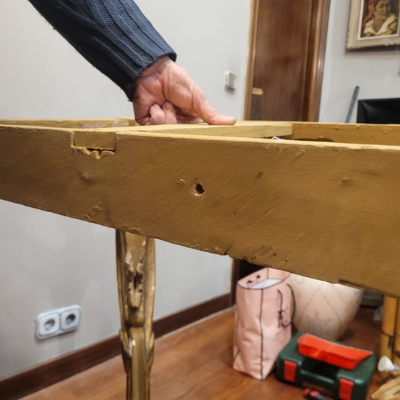 Image 1 of Consolle a muro, in legno intagliato e dorato, stile Luigi XV, XVIII secolo – Francia