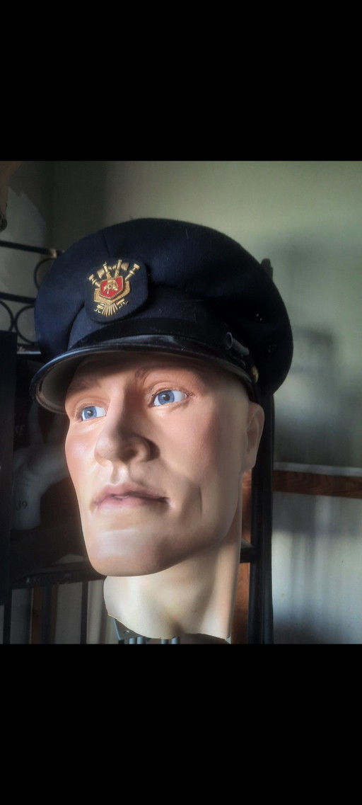Unique Vintage  Mannequen head with glass eyes