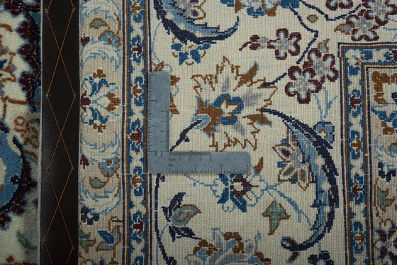 Image 1 of Handgeknoopt Nain 9La met zijde - Oosters tapijt 315 x 208 cm - Fijn & Elegant