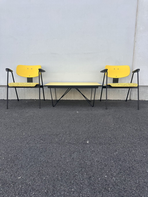Mesa de centro y dos sillones, diseñados por Willy van Der Meeren, Bélgica, 1950.