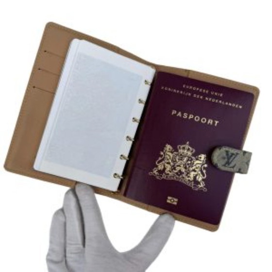 Image 1 of agenda Louis Vuitton