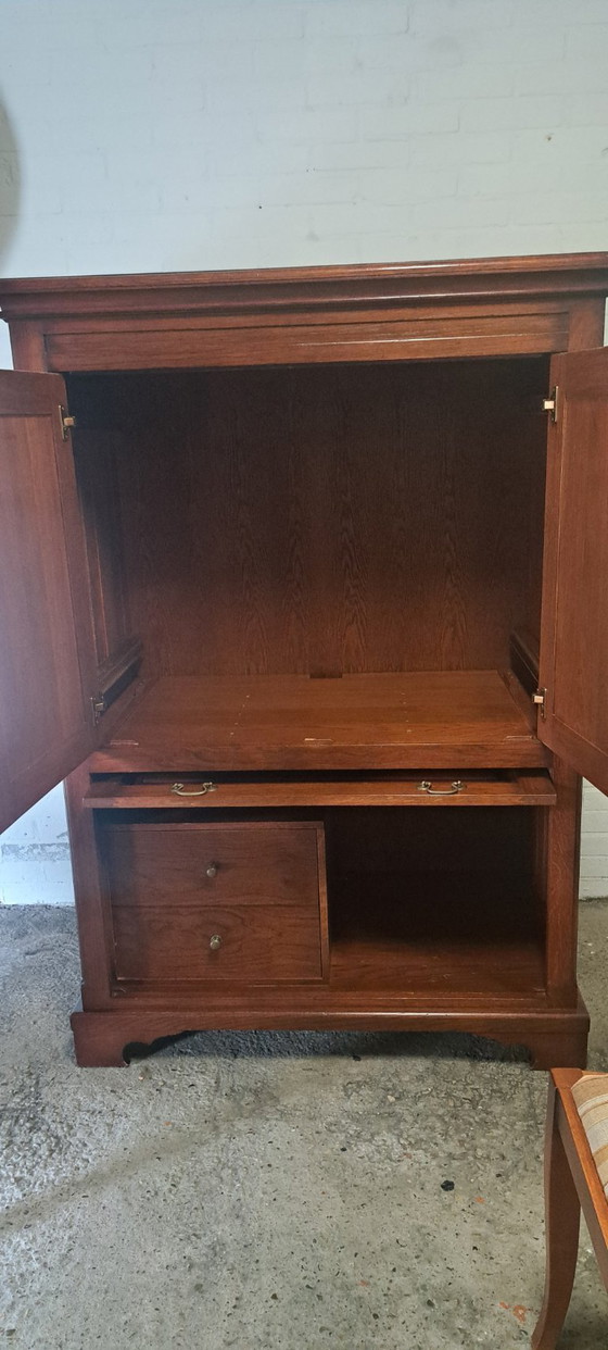 Image 1 of Mooie stijlvolle klassieke TV kast in warme kersenkleur