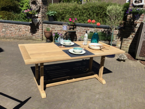 Image 1 of Mooie stevige Teakhouten tuintafel 175x90x72cm van het merk Gloster in heel goede staat