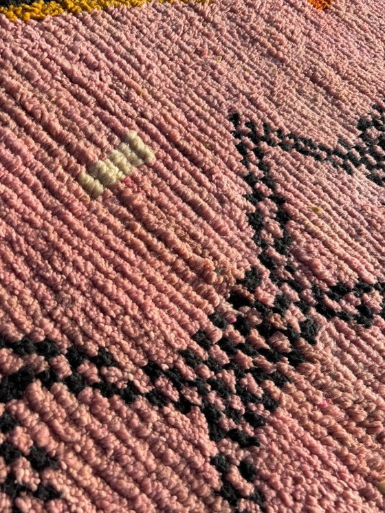 Image 1 of Marokkanischer Teppich in Rosa und Gelb 200x310 cm - Handgewebter Berberteppich mit geometrischen Mustern, Bohemian Tribal Area 
