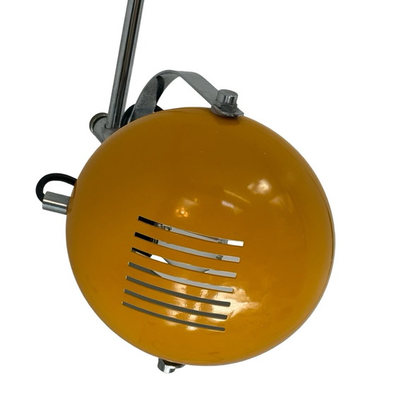 Image 1 of Herda - Lampada da parete spaziale - Paralume giallo, base nera e montante cromato (modello raro)