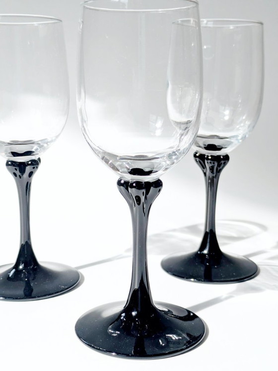 Image 1 of Set di 4 bicchieri da vino Vintage Luminarc Veronese | Vetro trasparente con piedini neri a petali | Francia anni '70