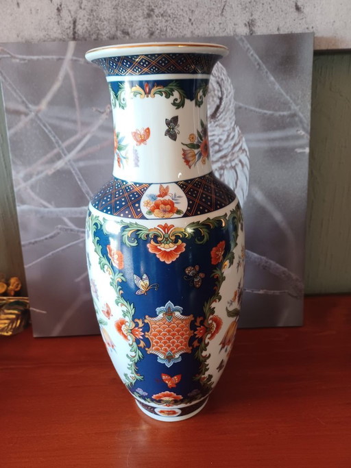 Vintage Japanese Imari Vase - Eiwa Kinsei Porcelain with Flowers and Gold Accents - 1950s – vazen (photo 2 of 9)