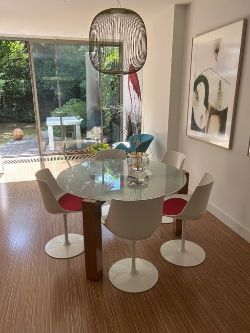 Design round dining table