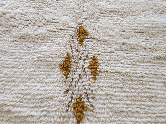 Grand tapis marocain en laine naturelle, dimensions 250x150 cm, fait main. – Wool (photo 2 of 9)