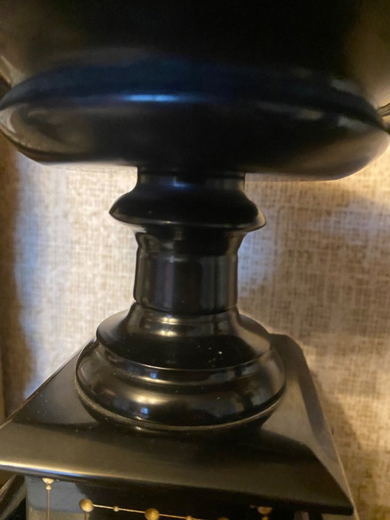 Image 1 of Dos cuencos de mármol de un juego de repisa de chimenea