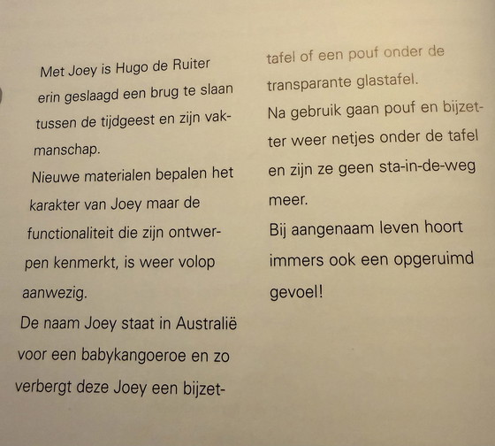 Image 1 of Leolux Joey a mis une table de salon, une chaise et un poef. 