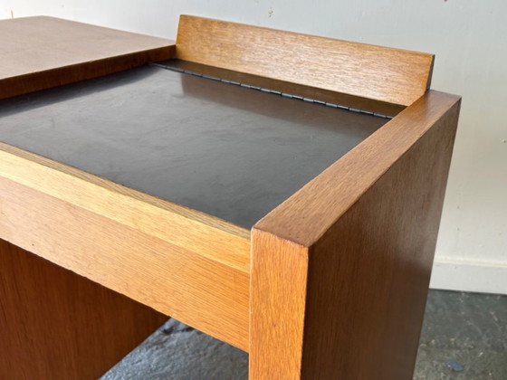 Image 1 of Zeldzame compacte kaptafel of bureau met klapspiegel uit het midden van de 20e eeuw, ontworpen door John & Sylvia Reid voor Stag