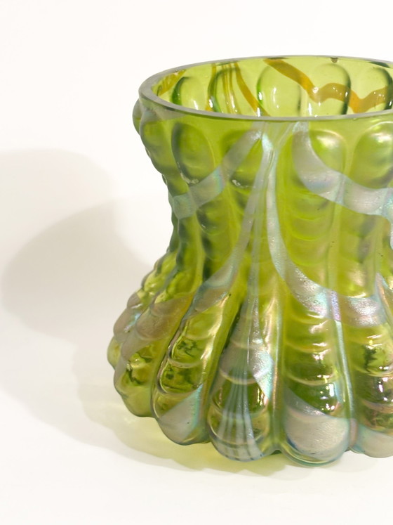 Vase Loetz en verre vert irisé et argenté des années 1950 – Glass (photo 4 of 11)