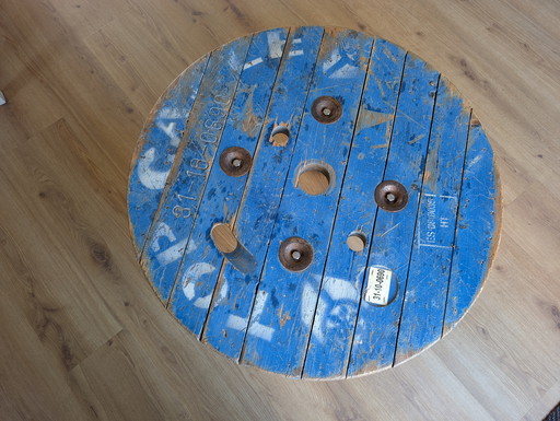 Oude scheepshaspel omgetoverd tot salontafel