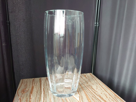 Image 1 of Vase en verre soufflé à la bouche avec facettes