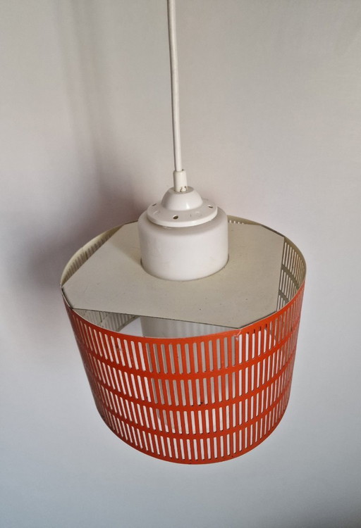 Lampada a sospensione vintage in metallo traforato color corallo