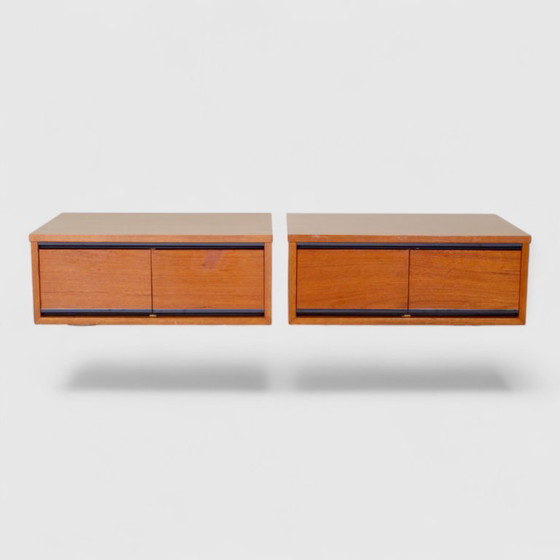 Image 1 of Ensemble vintage d'armoires suspendues