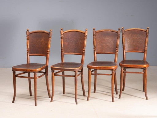 Juego de cuatro sillas de madera curvada de Jacob & Josef Kohn, asientos repujados, mediados del siglo XX, 40 (photo 2 of 8)