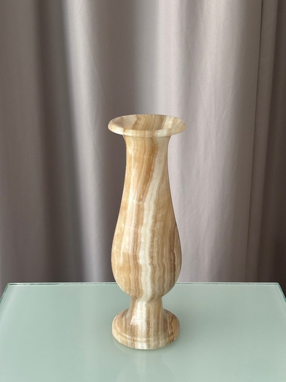 Grand vase vintage sculpté dans du marbre onyx naturel massif. – Stone (photo 3 of 11)