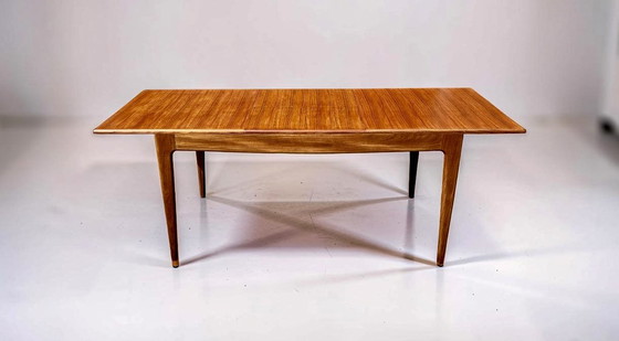 Image 1 of Een uitschuifbare teakhouten eettafel van Fonseca, vervaardigd door Younger Ltd, in mid-century modern stijl.