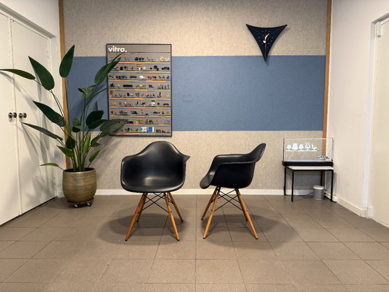 Vitra | Eames | DAW | Zwart Kunststof & Houten Onderstel | 2 Stuks – Fauteuils, Metal, Plastic (photo 3 of 12)