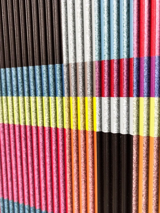 Image 1 of Lena László pour Studio Exactly, Relief lenticulaire/3D sur plaque d'aluminium avec laminage, « 210 formes géométriques », é