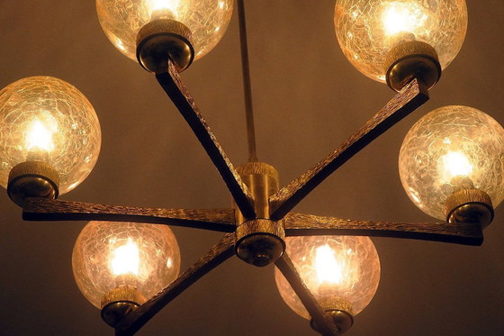 Image 1 of Lustre en laiton doré finement ouvragé d'Angelo Brotto, à 6 globes, Italie, années 1960
