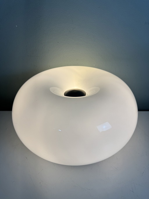Retro UFO Donut Table Lamp: Atmospheric Lighting With a Spatial Twist