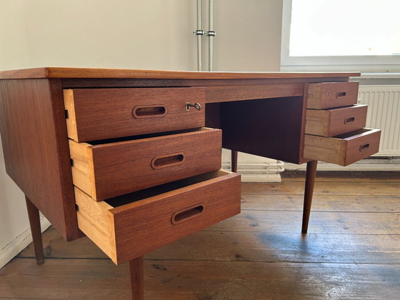 Mid-century desk, teak, 1960s, Scandinavian design – Wood (photo 5 of 6)