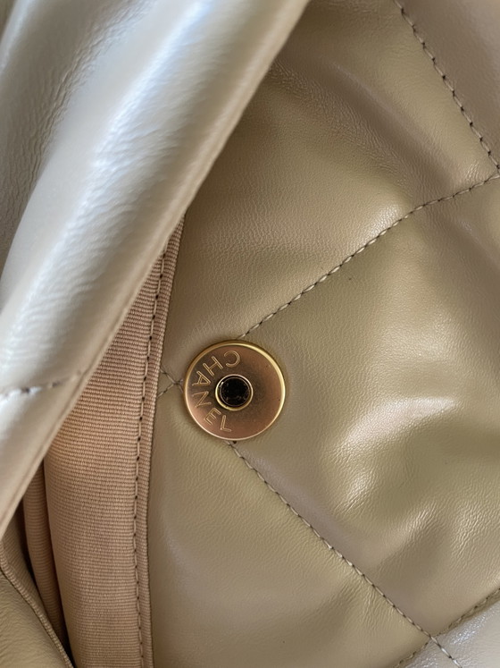 CHANEL 19, small beige – Borse a tracolla, Metallo (photo 7 of 13)