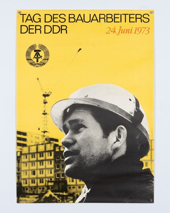 Image 1 of Tag des Bauarbeiters der DDR 1973 – Original Vintage Political Propaganda Poster by Nietzsche/Schumann – Mid-Century Modern – 80