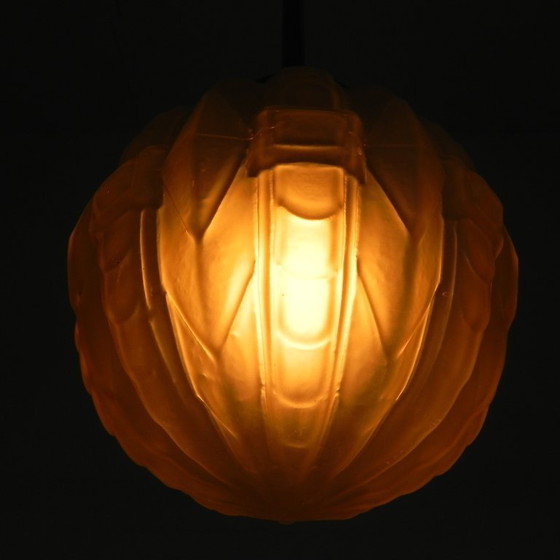 Image 1 of Lampada a sospensione Art Déco con sfera di vetro e raffinata decorazione geometrica, anni '30