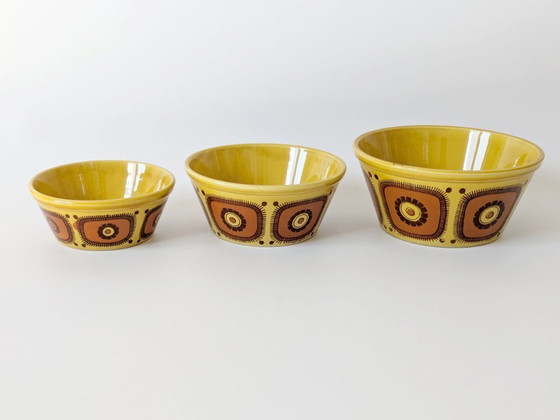 Image 1 of Set van 3 vintage Schramberg Nestschalen | Bloemen Decor | 1970 West Duits Aardewerk