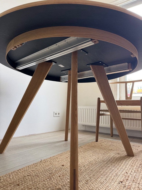 Bolia Soft Mood Esstisch Ø122 cm + Ausziehplatte – weiß pigmentierte Eiche – Esstische, Holz (photo 7 of 7)