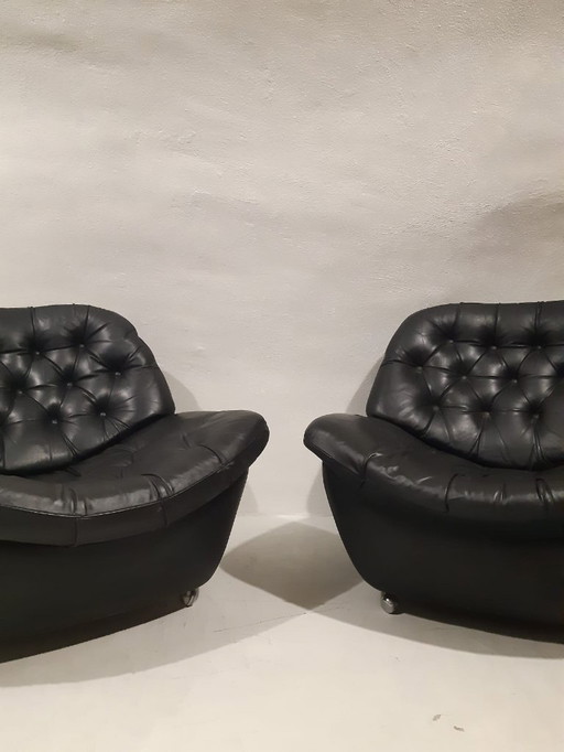 2x Brazil Chesterfield Egg Lounge Sessel aus den 1970er Jahren auf Rollen