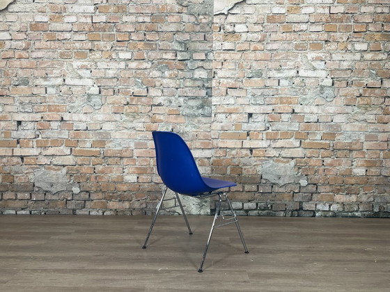 Image 1 of 10x Vitra DSS blau