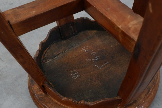 Image 1 of Frans Antiek rond krukje van eikenhout met mooi patina, ca. 1850