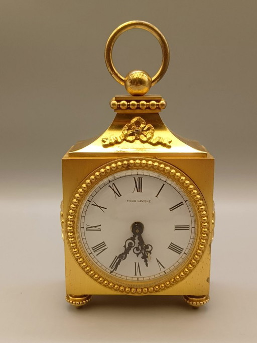 Pendule horloge d'officier de style Louis XVI en bronze ciselé et doré, cadran signé Hour Lavigne. 